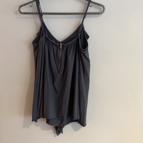 💜 SALE 2/$15 💜 Grey Camisole Top w/ ruffle & back zip!!! EUC! - Picture 3 of 3